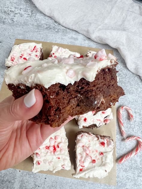 Flourless Protein Peppermint Brownies — The Peachie Spoon | High Protein Recipes Peachie Spoon, Protein Brownies Recipe, Peppermint Dessert, Peppermint Brownies, Mint Brownies, Protein Brownies, Sugar Cookie Royal Icing, Protein Muffins, Protein Desserts