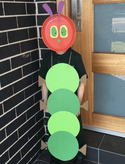 The Very Hungry Caterpillar Costume - Last Minute Halloween Costume Ideas Diy Caterpillar Costume, Hungry Caterpillar Costume, Story Book Costumes, Easy Book Week Costumes, Kids Book Character Costumes, Book Week Costumes, Vocabulary Parade, Storybook Character Costumes, Book Characters Dress Up