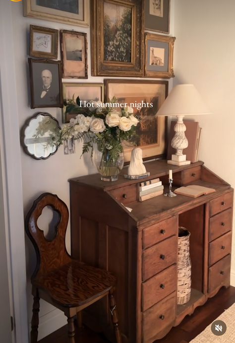 Vintage Desk In Living Room, Vintage Desk Styling, Vintage Office Aesthetic, Antique Desk Decor, Antique Office Decor, Small Antique Desk, Antique Styling, Dream Homestead, Thrift Ideas