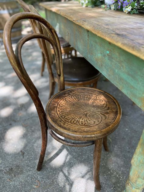 Bistro Chairs Outdoor, French Bistro Chairs, French Dining Chairs, Bistro Furniture, Woven Chair, Tiger Oak, Bentwood Chairs, French Chairs, Bent Wood