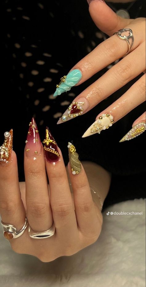 Erykah Badu Inspired Nails, Latina Mami Nails, Nails Inspiration Bling, Unique Stilleto Nails, Maximalist Nails Aesthetic, Gag City Nails, Nail Inspo Maximalist, Kali Uchis Nails Ideas, Zodiac Nails Designs Taurus