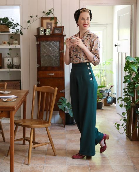 40s Mode, Vintage Trousers, Green Soft, 40s Fashion, Long Cut, Vintage Inspired Outfits, 1940s Fashion, Bottle Green, Look Vintage