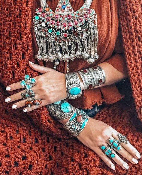 #AmericanHippie #BohoJewelry Vintage Turquoise Jewelry, Positive Thinker, Boho Queen, Boho Jewels, Boho Items, Turquoise Jewellery, Bohemian Jewellery, Creative Soul, Rings And Bracelets