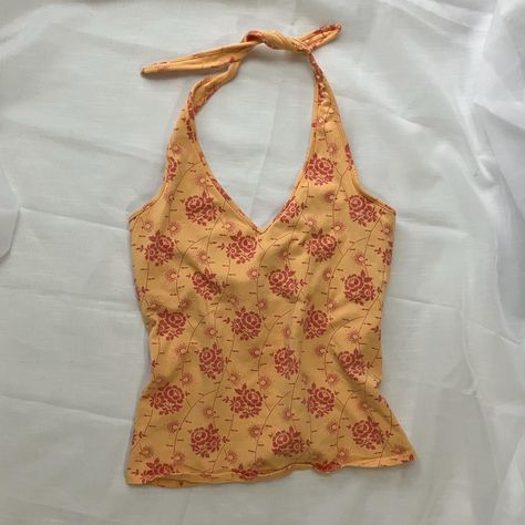 Gap Stretch beachy halter top ☀️ vintage 2000s top... - Depop Vintage Summer Tops, Cute Tops To Sew, Diy Halter Top Pattern, Vintage Tops 90s, Halter Top Outfits, Fun Tank Tops, Halter Top Sewing, 2000 Tops, 90s Halter Top