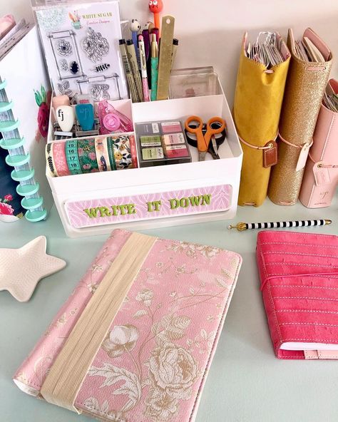 Cute Desk Organization, Websters Pages, Pandora Hearts, Cute Desk, Journaling Ideas, Write It Down, Desk Organizer, Desk Organization, In The Heights