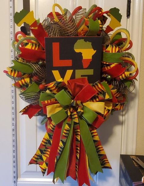 African Wreath, Black Wreaths, Juneteenth Wreath, Diva Wreaths, Kwanzaa Crafts, Kwanzaa Principles, Black Diva, African Christmas, Decorative Wreaths