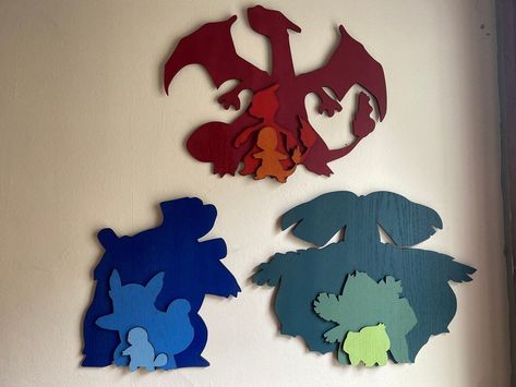 Pokemon Inspired Evolution Painted Wood Wall Art. Bulbasaur - Etsy Pokemon Wood Art, Pokémon Wall Art, Nerdy Wall Art, Pokemon Crafts To Sell, Pokemon Candy Table, Diy Pokemon Decor, Pokemon House Decor, Pokémon Bedroom Ideas, Pokémon Decorations