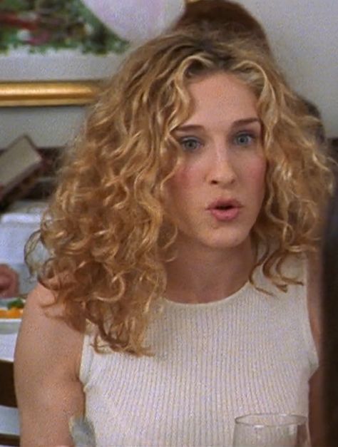 Carrie Bradshaw Hair, Milkshake Hair Products, 3a Hair, Carrie Bradshaw Outfits, 90s Hairstyles, Curly Hair Cuts, Carrie Bradshaw, Dream Hair, Curly Girl