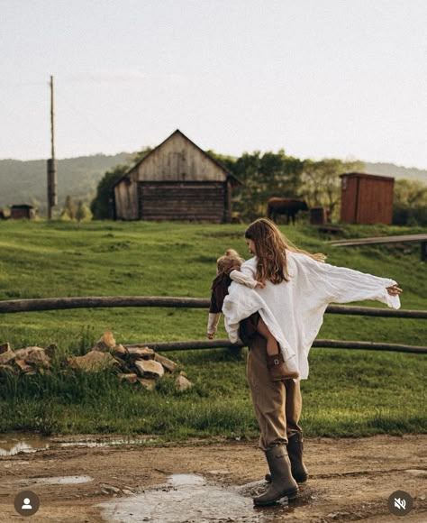 Family Adventure Aesthetic, Fall Maternity Outfits For Photoshoot Casual, Farmhouse Family Pictures, Motherhood Vision Board Aesthetic, Family Pictures On Farm, Parents Love Aesthetic, Owning Land Aesthetic, Cool Mom Vibes, Ireland Family Photos