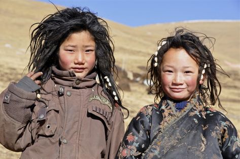 Sichuan Wind Blown Hair, We Are The World, World Cultures, People Of The World, In The Desert, People Around The World, The Desert, Tibet, Beautiful World