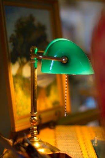 green banker's lamp....need for my desk! Library Lamp, Best Desk Lamp, Green Desk, Desk Lamp Office, Bankers Lamp, Green Lamp, I Love Lamp, Antique Lamps, Diy Desk