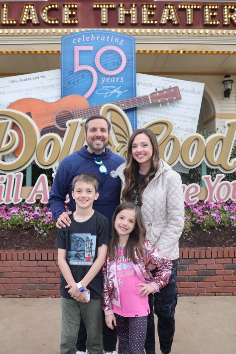 Here are all of my tips and tricks compiled together in… A Mom’s Guide to Dollywood: What To Wear To Dollywood In The Fall, Dollywood Christmas Outfit, Dollywood Park Outfit Fall, Dollywood Park Outfit Winter, What To Wear To Dollywood, Dollywood Park Outfit, Dollywood Christmas, Dollywood Park, Do's And Don'ts