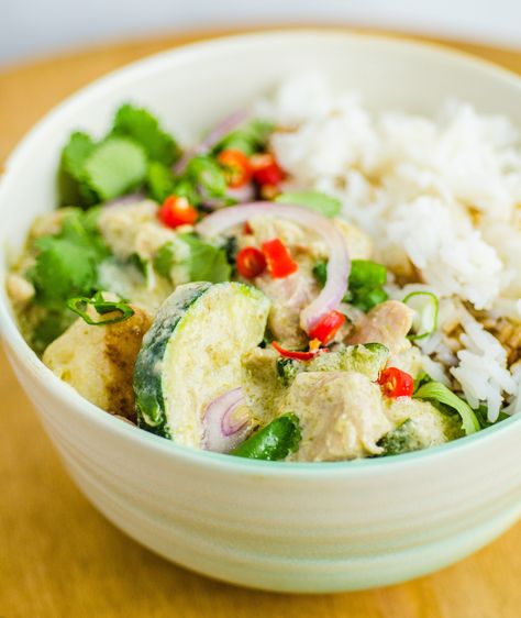 Recipe: The Easiest Thai Green Coconut Curry — Recipes from The Kitchn Easy Thai Green Curry, Thai Green Curry Recipe, Green Curry Recipes, Coconut Curry Recipes, Thai Green Curry Paste, Thai Curry Paste, Green Coconut, Thai Green Curry, Green Curry Paste