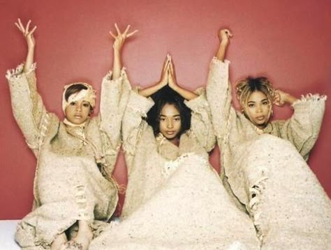 TLC's Classic Album CrazySexyCool Turns 23 Tlc Costume, 90s Tlc, Chilli Tlc, Tlc 90s, Iconic Trios, 90s Girl Groups, Black Music Month, Ashley Banks Outfits, Lisa Left Eye