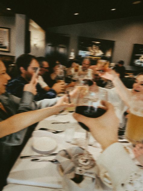 Slightly blurry photo of friends and family sitting at a long table cheering together glasses of wine. Night Blurry Aesthetic, Summer Dinner With Friends, Friends Dinner Party, Aesthetic Dinner Party, Dinner Party Aesthetic, Group Dinner, Blurry Aesthetic, Friends Dinner, Fancy Dinner Party