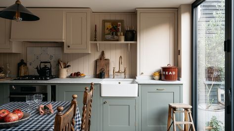 59 stylish kitchen ideas from world’s best interior designers | House & Garden Stylish Kitchen Ideas, British Standard Kitchen, Ikea Units, Mad About The House, Country Ideas, Standard Kitchen, Mews House, Fish House, Rustic Farmhouse Kitchen