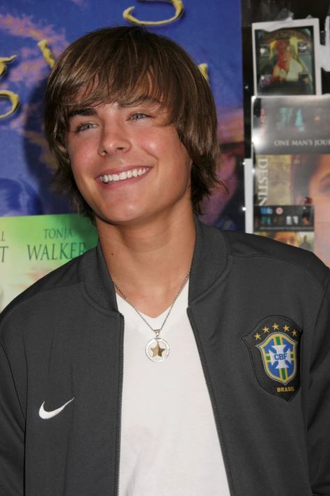 Zach Efron High School Musical, Zac Efron 2000s, Zac Efron 2010, Young Zac Efron, Zac Efron High School, Zach Efron, Troy Bolton, Relatable Crush Posts, Zac Efron