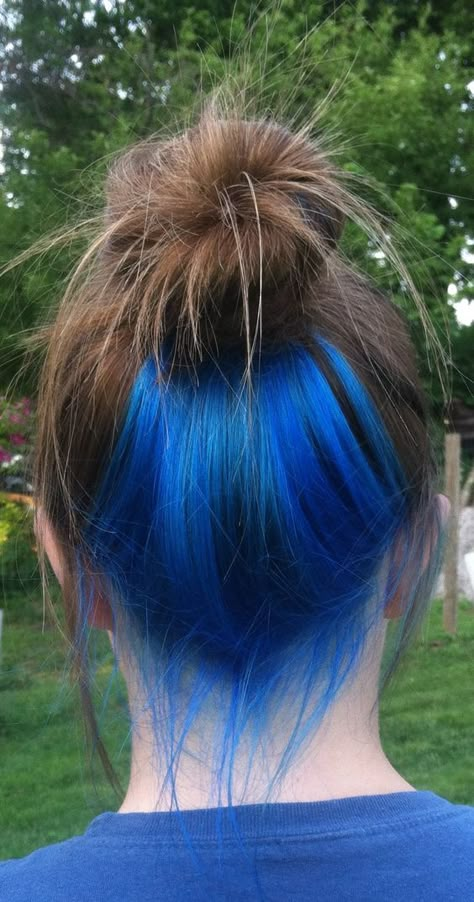 Blue Peekaboo, Underdye Hair, Hidden Hair Color, Peekaboo Hair Colors, Balayage Straight, Rock Your Hair, Underlights Hair, Hair Color Underneath, Peekaboo Hair