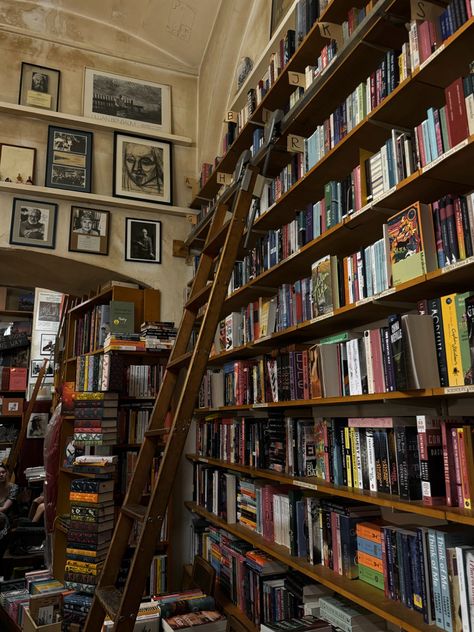 📍shakespeare&company vienna Book Shop Aesthetic, Bookshelves Aesthetic, Vienna Waits For You, Book Shops, Bookstore Cafe, Dream Library, Shakespeare And Company, Chaotic Academia, Library Aesthetic