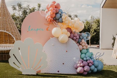 Oneder The Sea Backdrop, Under The Sea Balloon Garland, Mermaid Arch Backdrop, Boho Mermaid Birthday Party, Oneder The Sea 1st Birthday Balloons, Shellebrate First Birthday, Christening Backdrop, Backdrop Balloon Garland, Pearls Wedding Theme