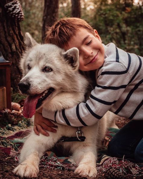 Family Pictures With Dogs And Kids, Kids With Dogs, Family With Dog, Child And Dog, Dog Family Pictures, Dog Emotions, Best Dog Photos, Photos With Dog, Dog Photoshoot