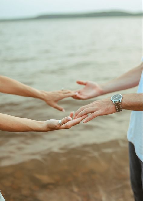 Engagement Photos Lake, Boat Photography, Lake Engagement Photos, Lake Boat, Engagement Pics, Couples Poses, Engagement Photo Inspiration, Couple Photo, Couples Poses For Pictures