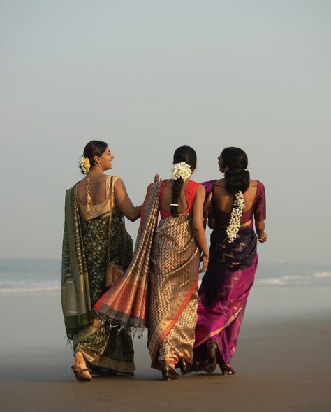 Indian Family Aesthetic, South Indian Aesthetic, Ladies Sangeet, South Asian Aesthetic, Kerala Wedding Photography, South Asian Art, Sisters Photoshoot, Three Women, Indian Photoshoot