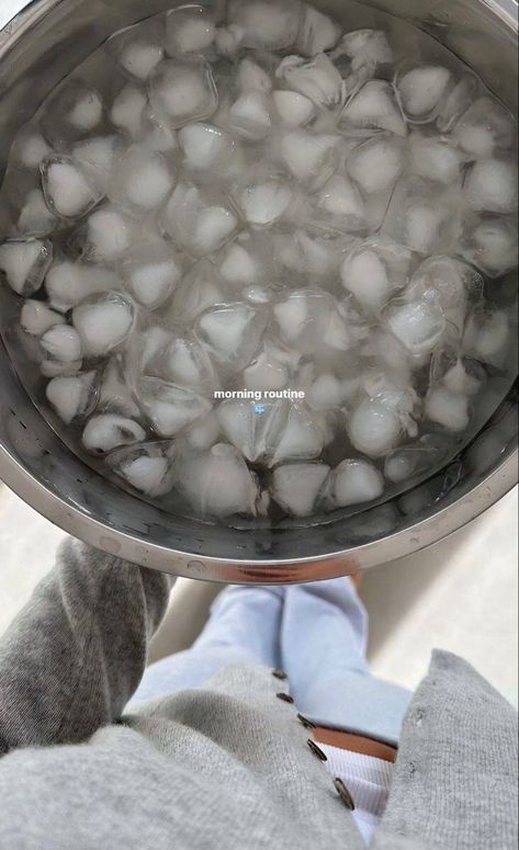 Healthy Girl, Healthy Lifestyle Inspiration, روتين العناية بالبشرة, Ice Cubes, Just Girl Things, Makeup Skin Care, Body Skin Care, Beauty Secrets, Morning Routine