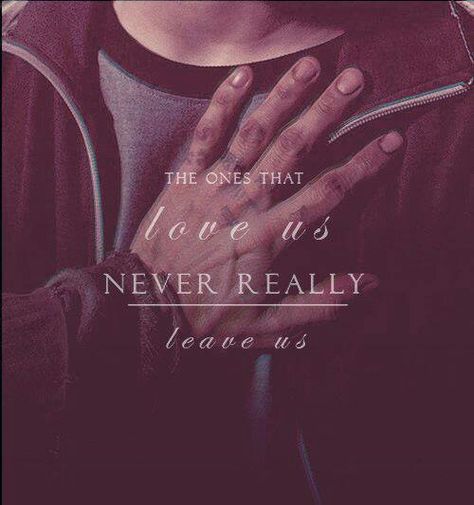 "The ones that love us never really leave us." -Sirius Black (for the Memorial table at our wedding) Harry Potter Lumos, Tattoo Harry Potter, Hp Quotes, Citate Harry Potter, Potter Wallpaper, Potter Quotes, Images Harry Potter, Suzanne Collins, Gary Oldman