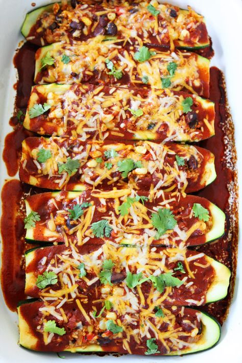 Black Bean and Quinoa Enchilada Zucchini Boats Recipe on twopeasandtheirpod.com One of our favorite family meals and the kids love it too! Add this easy recipe to your dinner menu ASAP! Enchilada Zucchini Boats, Quinoa Enchilada, Black Bean And Quinoa, Zucchini Boats Recipe, Zucchini Boat Recipes, Zucchini Boats, Food Scientist, Vegetarian Meals, Entree Recipes