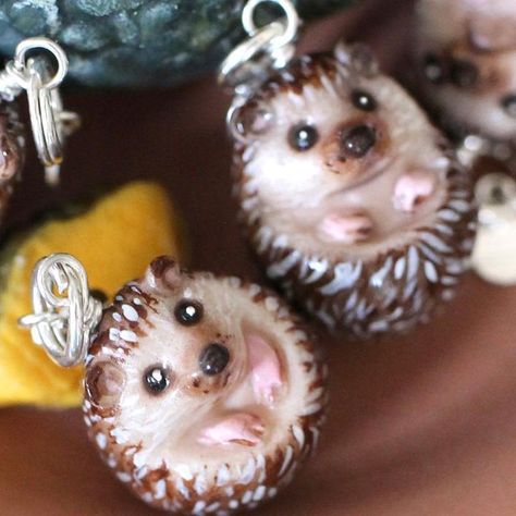 Miniature animal clay figures & jewelry creator on Instagram: "Making a hedgehog charm! Get ready for adoption day, check my highlights 🦔🦔🦔🦝🦝🎃🎃🎃 #animaljewelry #polymerclaytutorial #arcillapolimerica #hedgehog #hedgehog #miniatureanimals #miniature #diycraft #claycharms #claytutorial #cutenecklace #trendyjewelry #handcraftedjewelry #minianimals" Hedgehog Clay Sculpture, Polymer Clay Hedgehog, Clay Hedgehog, Jewelry Creator, Hedgehog Ceramic, Animal Clay, Hedgehog Christmas, Pakistani Bridal Jewelry, Adoption Day