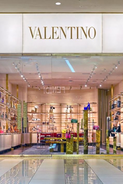 Maison Valentino, beloved by A-listers and trendsetters, just opened its Valentino Garavani boutique at Aventura Mall. The Italian fashion house’s new boutique will carry Valentino Garavani accessories for both men and women. Embodying the house’s chic history, the boutique is an ode to elegance and style. The photo-worthy interior is designed to complement the main attraction — an array of stylish Valentino Garavani accessories. Shop Valentino at Aventura Mall in Miami / Ft. Lauderdale.