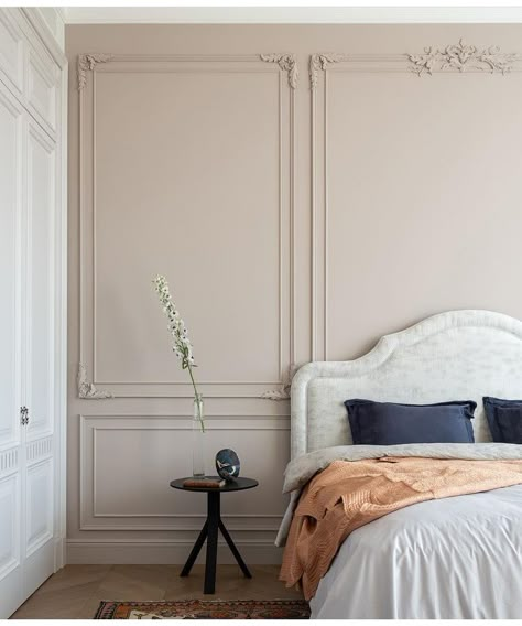 Moulding Bedroom Wall, French Wall Molding Bedroom, French Molding Wall, French Moulding Wall Bedroom, Wall Moulding Small Bedroom, European Moulding On Wall, Neoclassical Wall Panelling, Classical Interior, Diy House Renovations