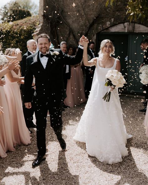 Suzanne Neville London on Instagram: "G O R G E O U S 💗 Real bride Sarah looked beautiful wearing her Suzanne Neville gown Gigi from @annabridal for her stunning wedding at…" Suzanne Neville Gigi, Suzanne Neville Wedding Dress, Suzanne Neville Wedding Dresses, Suzanne Neville, Lace Wedding Dresses, White Tulle, London Wedding, Tulle Lace, Bridal Couture