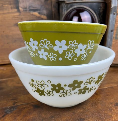 Excited to share this item from my #etsy shop: Pyrex CRAZY DAISY Mixing Bowls White 401 402 Avocado Green Nesting Batter Bowls Vintage Cookware ServeWare Gift For Mom Wedding Retro Vibe Wedding Retro, Vintage Cookware, Crazy Daisy, Batter Bowl, Mom Wedding, Mixing Bowls Set, Avocado Green, Mixing Bowls, Vintage Lover