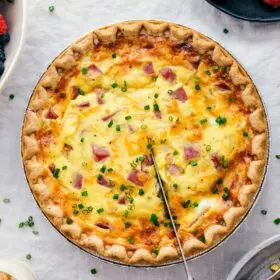 Ham And Cheese Quiche Easy, Quish Recipes, Swiss Quiche, Quiche Easy, Breakfast Quiche Recipes Easy, Luncheon Recipes, Ham Quiche, Cheese Quiche Recipe, Ham And Cheese Quiche