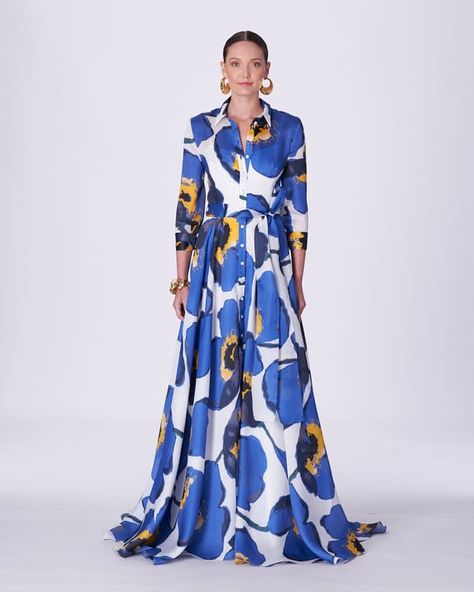 Dresses With Buttons, Carolina Herera, Best Designer Dresses, Designer Evening Gowns, Mini Dress Fashion, Silk Gown, Maxi Dress Blue, Shop Maxi Dresses, Carolina Herrera