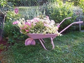 Dishfunctional Designs: The Upcycled Garden: Pink For Your Boho Cottage Garden Vintage Gardens, Upcycled Garden, Wheelbarrow Planter, Wheelbarrow Garden, Shabby Chic Garden, Upcycle Garden, Bird Bath Garden, Boho Cottage, Have Inspiration