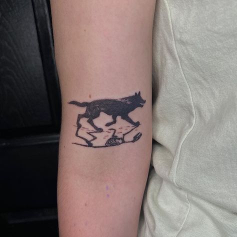 Vintage Wolf Tattoo, Collie Dog Tattoo, Dog Tattoo Unique, Aesthetic Wolf Tattoo, Therian Tattoo Ideas, Wolf Skeleton Tattoo, Dog Running Tattoo, Silly Dog Tattoo, Isle Of Dogs Tattoo