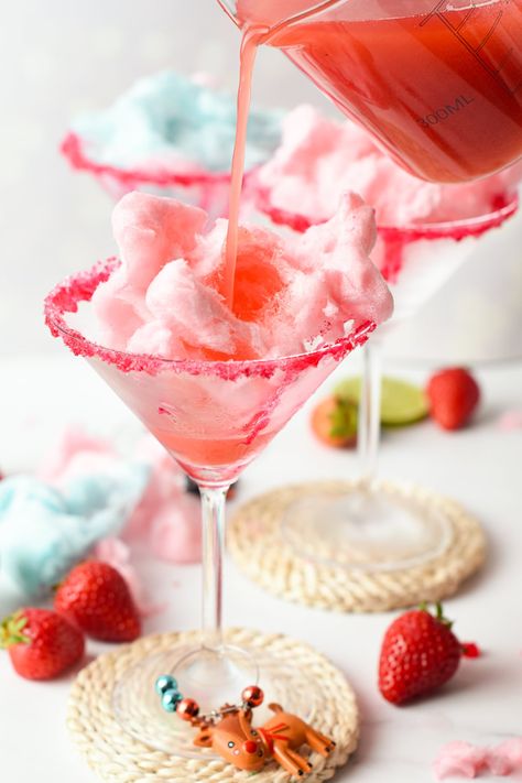 Cotton Candy Mocktail, Cotton Candy Drinks, Cotton Candy Cocktail, Bachelorette Party Drinks, Cranberry Drinks, Mocktail Drinks, Kid Friendly Drinks, Candy Cocktails, Cotton Candy Flavoring