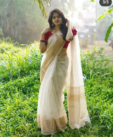 Kerala Traditional Aesthetic, Kerala Set Saree Wedding, South Indian Look Photoshoot, Onam Saree Photoshoot Ideas, Kerala Saree Draping Styles, Kerala Saree Poses, White Saree Poses, South Indian White Saree Look, Kerala Saree Styling