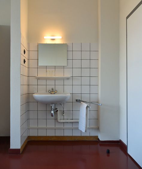 Bauhaus Building, Bauhaus Interior, Bauhaus Architecture, Restroom Design, Walter Gropius, Colored Ceiling, The Bauhaus, Bauhaus Style, Built In Furniture