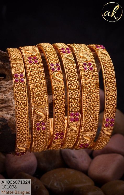 Temple Design Bangles Gold, Bangle Designs Gold Indian, Gold Bangles Design Indian, Temple Bangles Gold Jewellery, Antique Gold Bangles Design, Bangles Jewelry Designs Gold, Gold Bangles Indian, Bangle Design, Indian Wedding Jewelry Sets