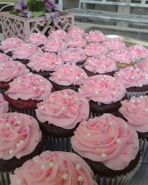 Pink Treat Table Birthday, Pink Themed Birthday Party Food, Cute Pink Party Ideas, Pink Sweet 16 Cupcakes, Pink Princess Cupcakes, Pink Birthday Desserts, Pink Food Boards For Parties, Pink And Silver Cupcakes, Barbie Themed Dinner