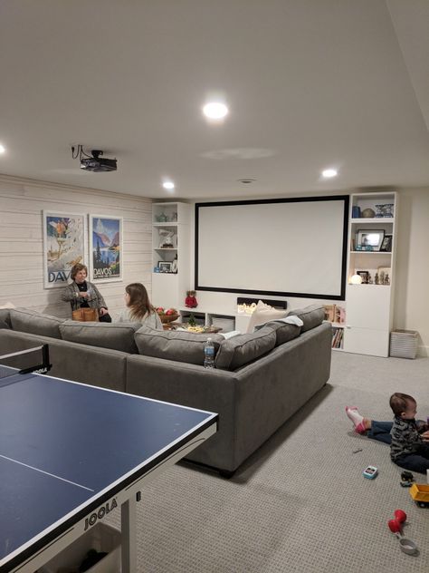 Home Theater With Bar, Kids Hangout Room, Hangout Room Ideas, Basement Tv Rooms, Theatre Decor, Teen Hangout Room, Basement Rec Room, Teen Hangout, Basement Game Room