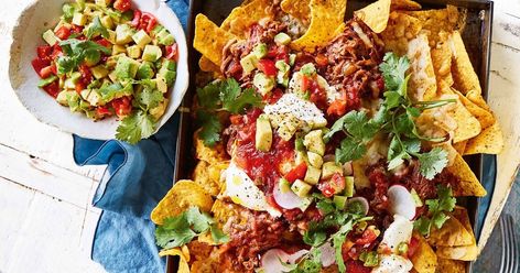 Pulled Beef Nachos Chilli Nachos Recipe, Chilli Beef Nachos, Pizza Taco, Epic Beef Nachos Supreme, Ultimate Nachos Recipe Beef, Beef Brisket Tacos, Beef Nachos, Easy Taco Pizza, Dennys Nachos Recipe