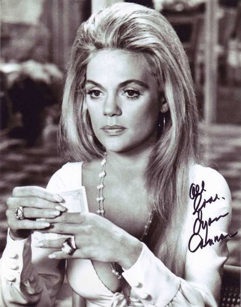 #Hollywood Goddess and Babydoll #DyanCannon, in #DoctorWives from 1971. She dies early in this movie, but with those adorable eyes, cheeks, and lips she's always remembered in everything that she does. Few women are this adorable beautiful, and sexy at the same time and Dyan has always been that. Dyan Cannon, Classic Actresses, Cary Grant, Sean Connery, Celebrity Beauty, Hollywood Walk Of Fame, Walk Of Fame, Famous Faces, Best Actress