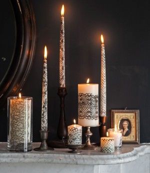 fun spooky decor! great for parties or the ultimate goth house. Lace Ghost, Diy Halloween Dekoration, Lace Candles, Craft Projects For Adults, Halloween Craft Projects, Hallowen Ideas, Spooky Halloween Party, Diy Halloween Decor, Candle Wrap