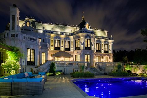 Toronto Mansion, Luxurious Mansion, Marble Staircase, Gorgeous Homes, Mega Mansions, Dream Vacations Destinations, Schitt's Creek, Schitts Creek, Sistine Chapel