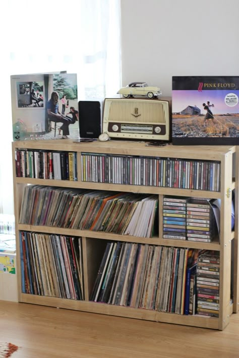 Cassette Storage Ideas, Music Collection Room, Cassette Tapes Storage, Cd Player Set Up, Cd Holder Aesthetic, Physical Media Collection, Cd Collection Display, Cassette Shelf, Cassette Display